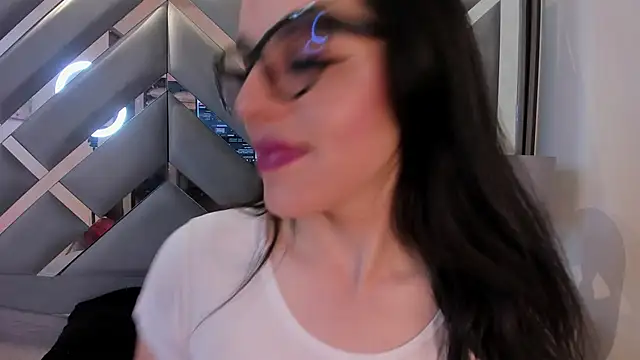 IsisNoir online show from 10-07-25, 07:26