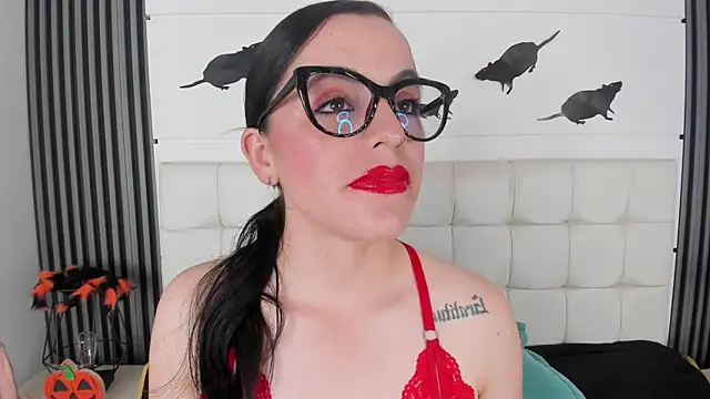 IsisNoir online show from 10-23-25, 07:34