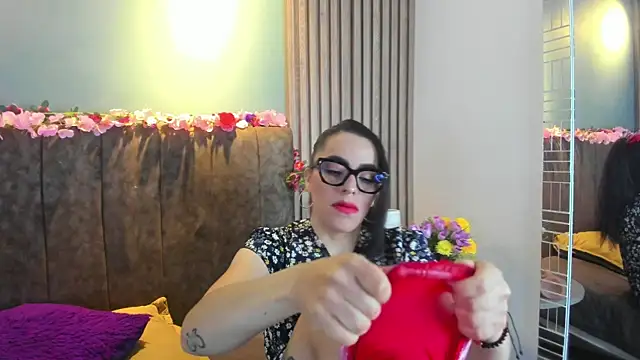 IsisNoir online show from 05-21-26, 12:35