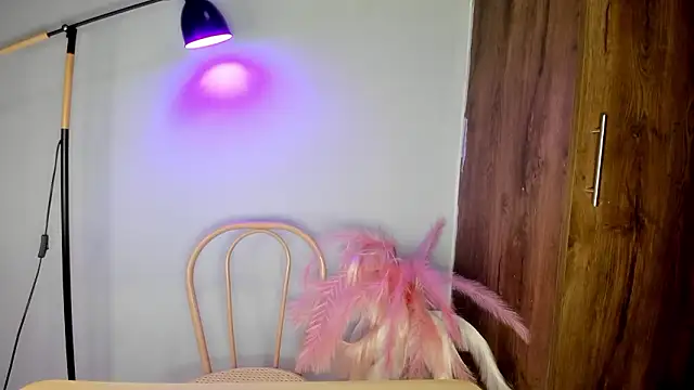 Snapshot of khate_smith chatting on 03-04-26, 03:31 khate smith online show from 03-04-26, 03:31