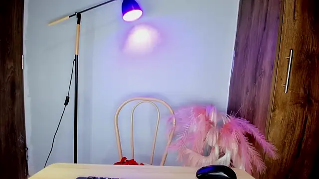 Snapshot of khate_smith chatting on 02-13-26, 04:29 khate smith online show from 02-13-26, 04:29