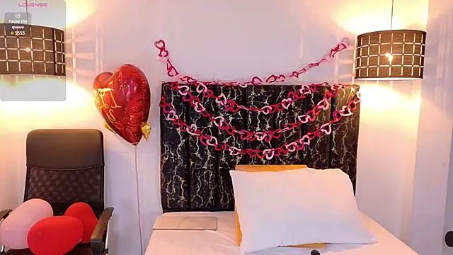 Snapshot of evvaa_moon69 chatting on 02-13-26, 12:27 evvaa moon69 online show from 02-13-26, 12:27