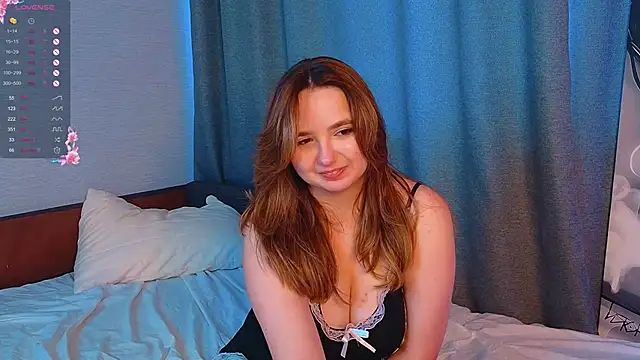 Snapshot of LucilleMcBride chatting on 09-12-25, 08:25 LucilleMcBride online show from 09-12-25, 08:25