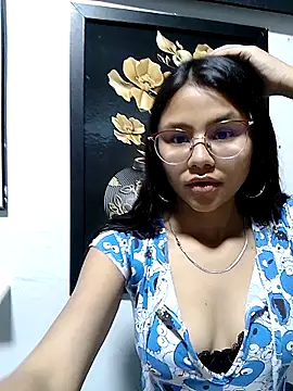 SofieLove 01 online show from 10-05-25, 07:43