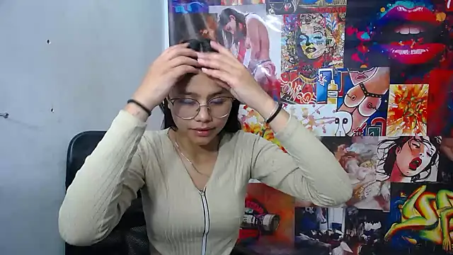 SofieLove 01 online show from 10-24-25, 08:57