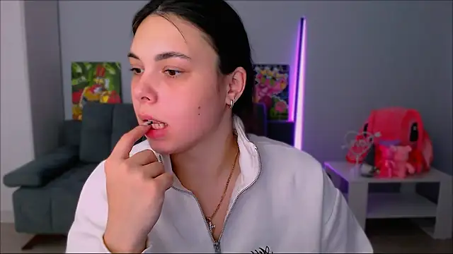 queenofthesense  online show from 11-17-25, 10:52