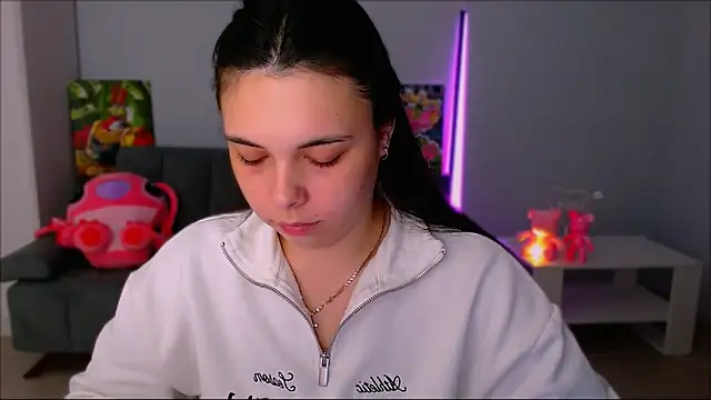 queenofthesense  online show from 10-25-25, 04:40