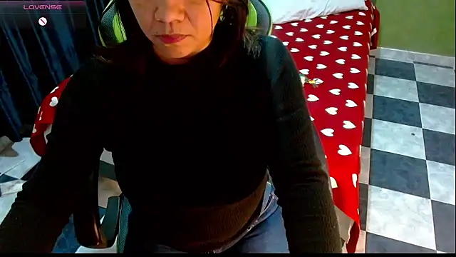 Snapshot of hiilarybrown chatting on 07-19-26, 02:20 hiilarybrown online show from 07-19-26, 02:20