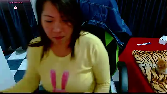 Snapshot of hiilarybrown chatting on 07-15-26, 02:07 hiilarybrown online show from 07-15-26, 02:07