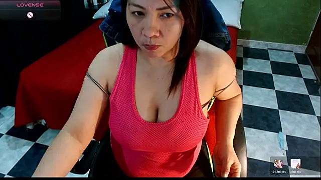 Snapshot of hiilarybrown chatting on 07-16-26, 12:29 hiilarybrown online show from 07-16-26, 12:29