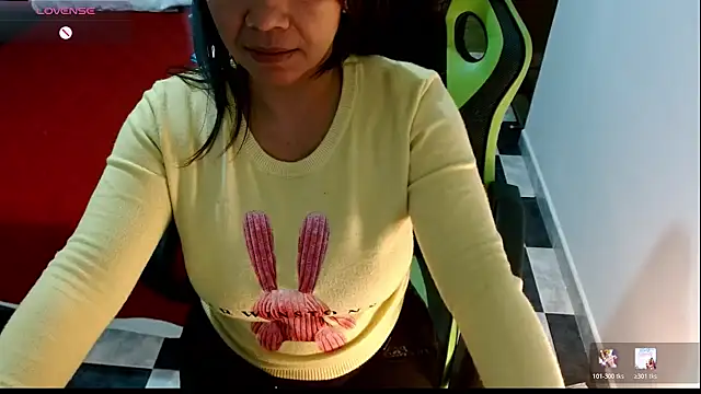 Snapshot of hiilarybrown chatting on 07-12-26, 04:13 hiilarybrown online show from 07-12-26, 04:13