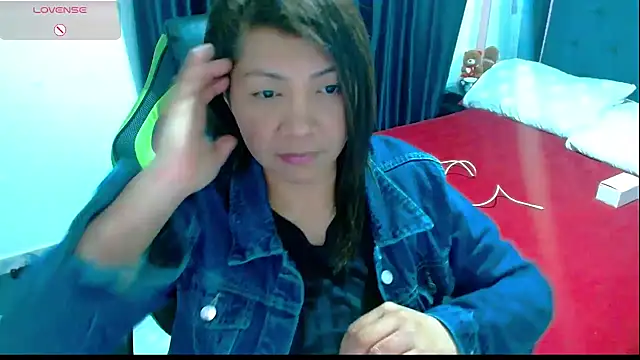Snapshot of hiilarybrown chatting on 07-13-26, 03:06 hiilarybrown online show from 07-13-26, 03:06