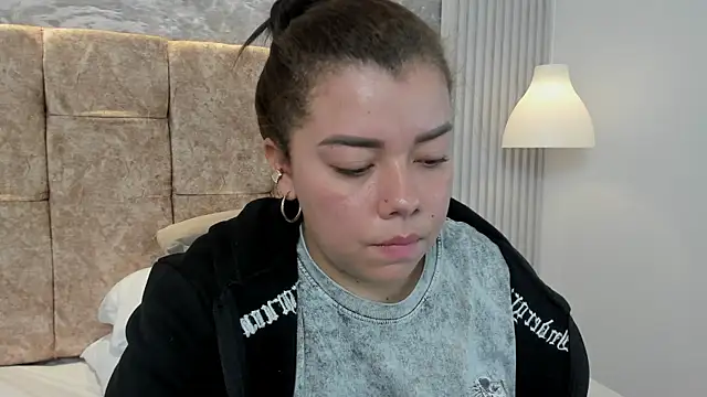 leilapons online show from 10-10-25, 05:25