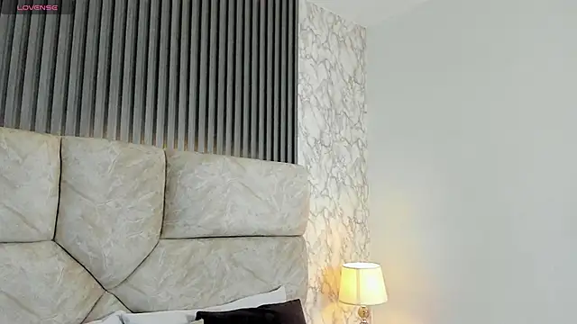 leilapons online show from 10-18-25, 07:05