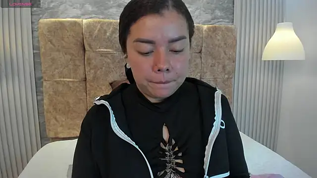 leilapons online show from 11-22-25, 05:12