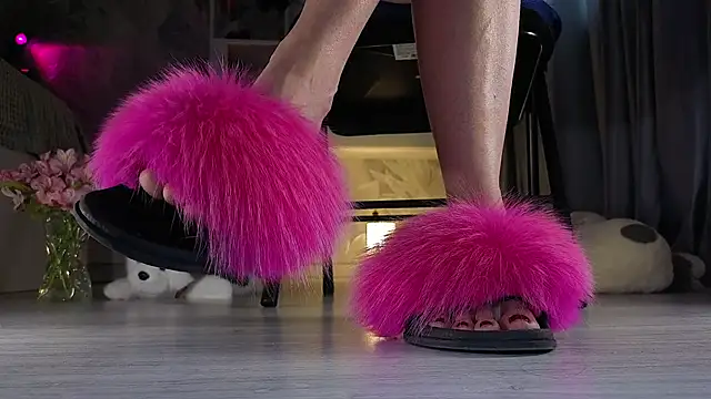 Feet Heelss online show from 01-15-26, 10:40