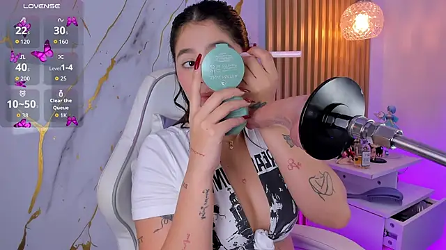 alissaowens  online show from 12-23-25, 10:14