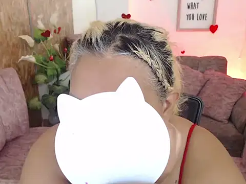 laleska montenegro online show from 12-22-25, 04:01