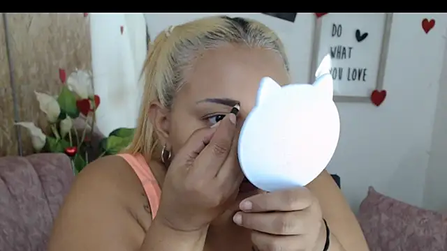 laleska montenegro online show from 11-18-25, 02:49