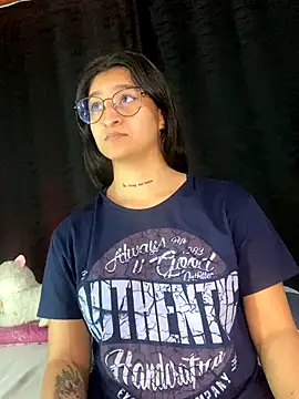 EVAH LEE  online show from 12-23-25, 03:50