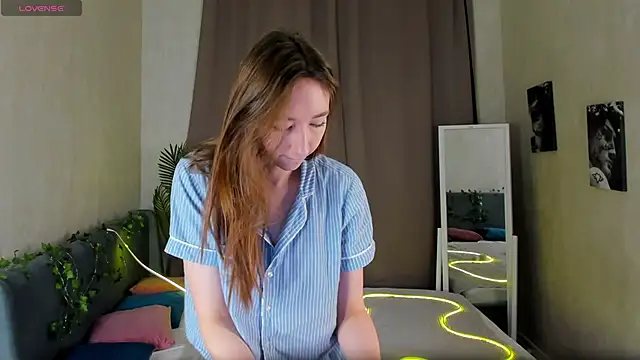 Miche1le Allenne online show from 11-28-25, 01:06