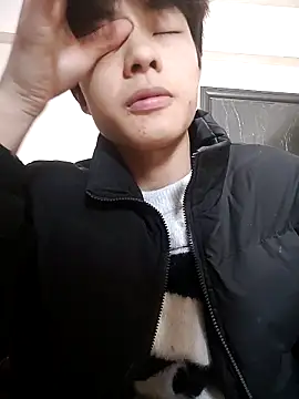 Snapshot of junjun1189 chatting on 12-15-25, 12:27 junjun1189 online show from 12-15-25, 12:27