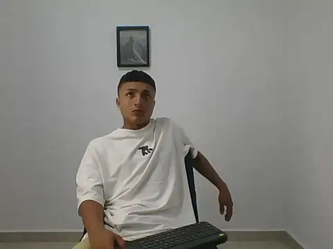 Snapshot of yissus_20_ chatting on 04-08-26, 06:09 yissus 20 online show from 04-08-26, 06:09