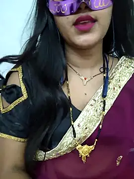 Snapshot of BEAUTY_QUE chatting on 10-23-25, 04:05 BEAUTY QUE online show from 10-23-25, 04:05