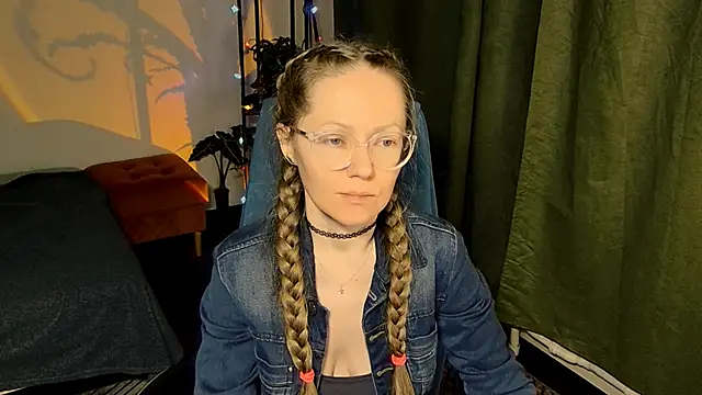 Snapshot of _Goldilocks_ chatting on 10-07-25, 04:08  Goldilocks  online show from 10-07-25, 04:08