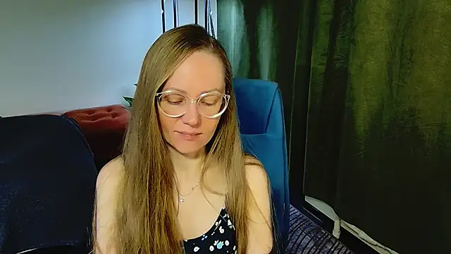 Snapshot of _Goldilocks_ chatting on 09-28-25, 06:42  Goldilocks  online show from 09-28-25, 06:42