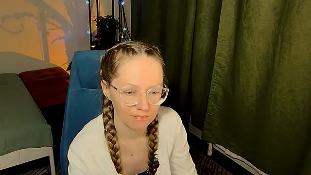 Snapshot of _Goldilocks_ chatting on 10-06-25, 05:24  Goldilocks  online show from 10-06-25, 05:24