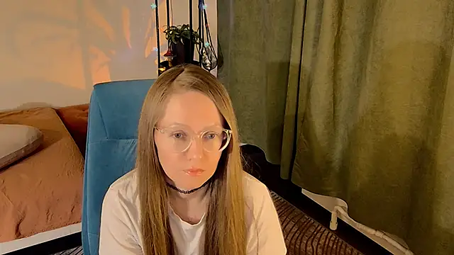 Snapshot of _Goldilocks_ chatting on 10-11-25, 03:35  Goldilocks  online show from 10-11-25, 03:35