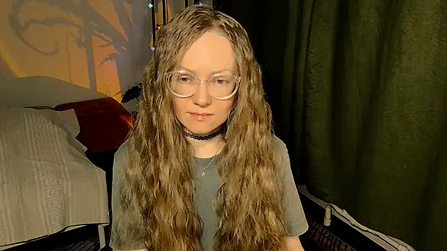 Snapshot of _Goldilocks_ chatting on 10-08-25, 04:40  Goldilocks  online show from 10-08-25, 04:40