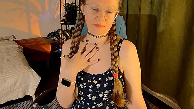 Snapshot of _Goldilocks_ chatting on 10-13-25, 06:20  Goldilocks  online show from 10-13-25, 06:20