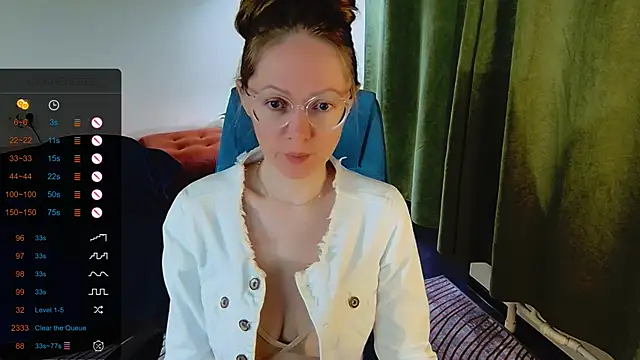 Snapshot of _Goldilocks_ chatting on 09-15-25, 06:36  Goldilocks  online show from 09-15-25, 06:36