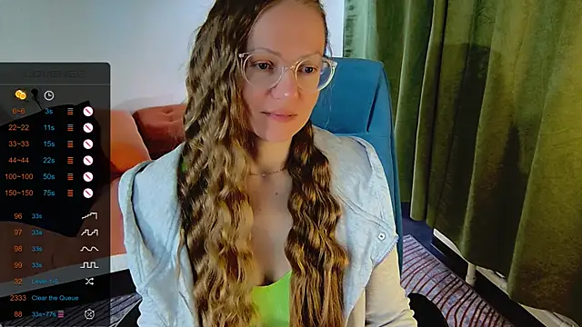 Snapshot of _Goldilocks_ chatting on 09-13-25, 06:35  Goldilocks  online show from 09-13-25, 06:35