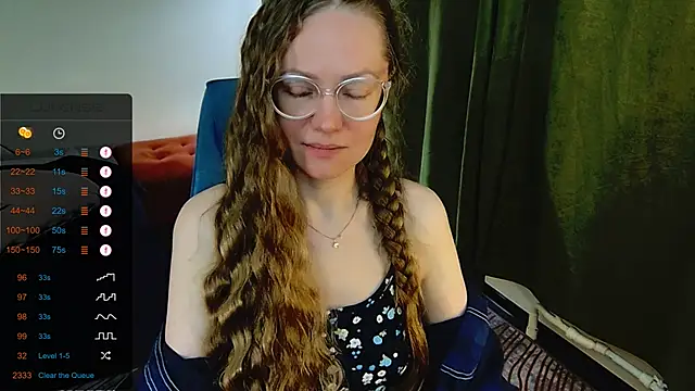 Snapshot of _Goldilocks_ chatting on 09-21-25, 07:13  Goldilocks  online show from 09-21-25, 07:13