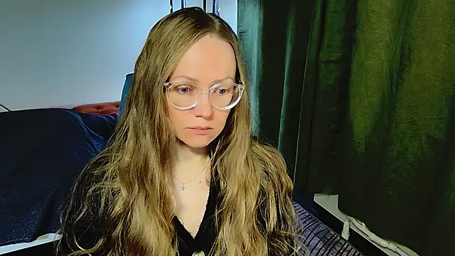 Snapshot of _Goldilocks_ chatting on 09-26-25, 06:31  Goldilocks  online show from 09-26-25, 06:31