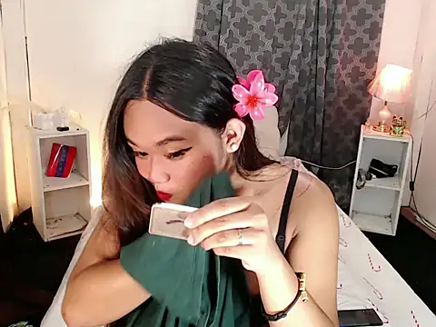 Malia cummer online show from 05-14-26, 04:53