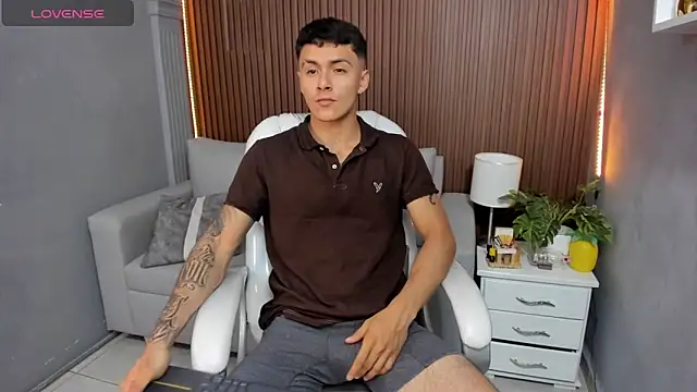 Leo santoro online show from 11-20-25, 01:34