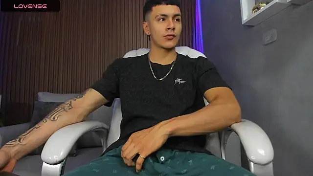 Leo santoro online show from 12-19-25, 01:46