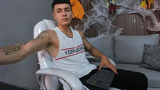 Leo santoro online show from 10-26-25, 03:34