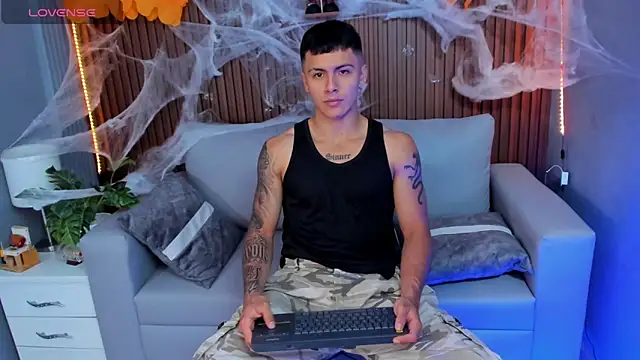 Leo santoro online show from 10-18-25, 01:57