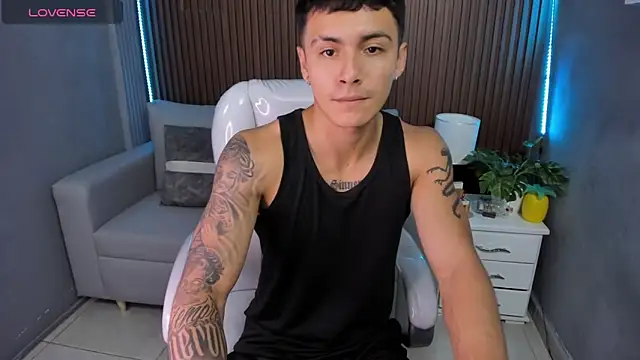 Leo santoro online show from 11-28-25, 01:44