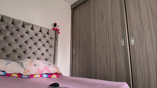 dreamsussi online show from 11-15-25, 04:11