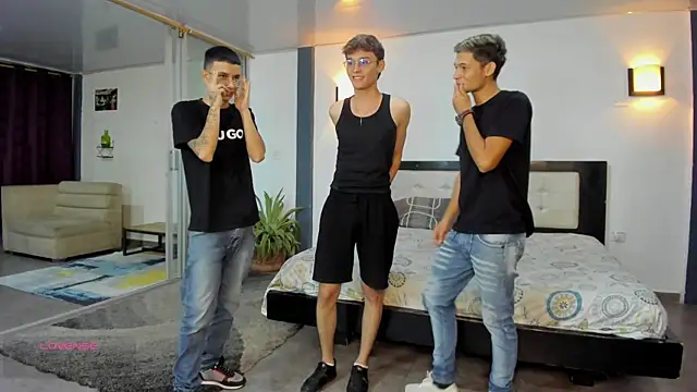 Bisexlifehot   online show from 09-12-25, 11:04