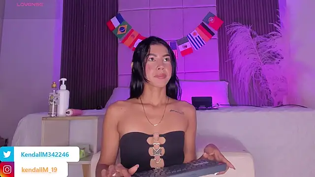  Kendall 19 online show from 07-06-26, 07:49