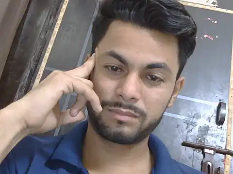 Snapshot of ursdreamperson chatting on 05-11-26, 01:18 ursdreamperson online show from 05-11-26, 01:18
