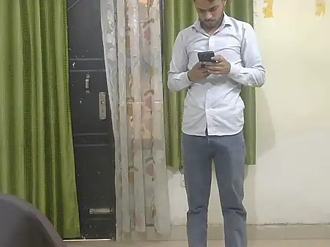 Snapshot of ursdreamperson chatting on 06-01-26, 01:28 ursdreamperson online show from 06-01-26, 01:28