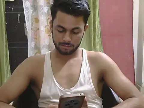 Snapshot of ursdreamperson chatting on 05-18-26, 12:44 ursdreamperson online show from 05-18-26, 12:44